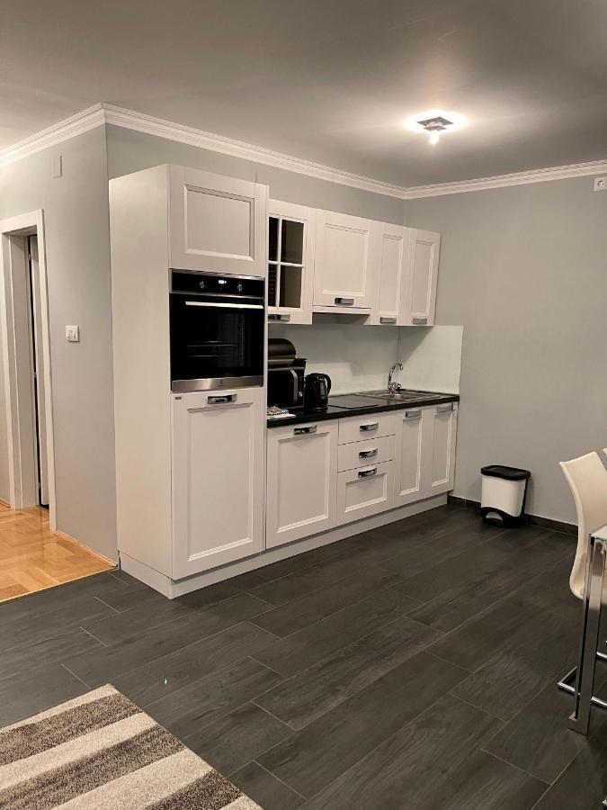 Apartments Prestige Петрчане Экстерьер фото