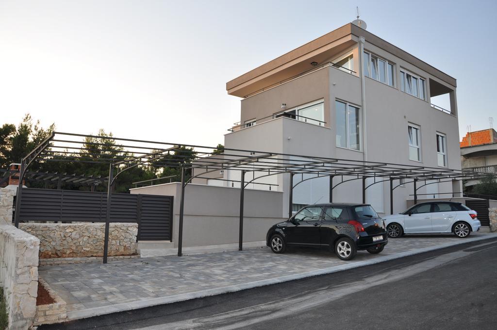 Apartments Prestige Петрчане Экстерьер фото