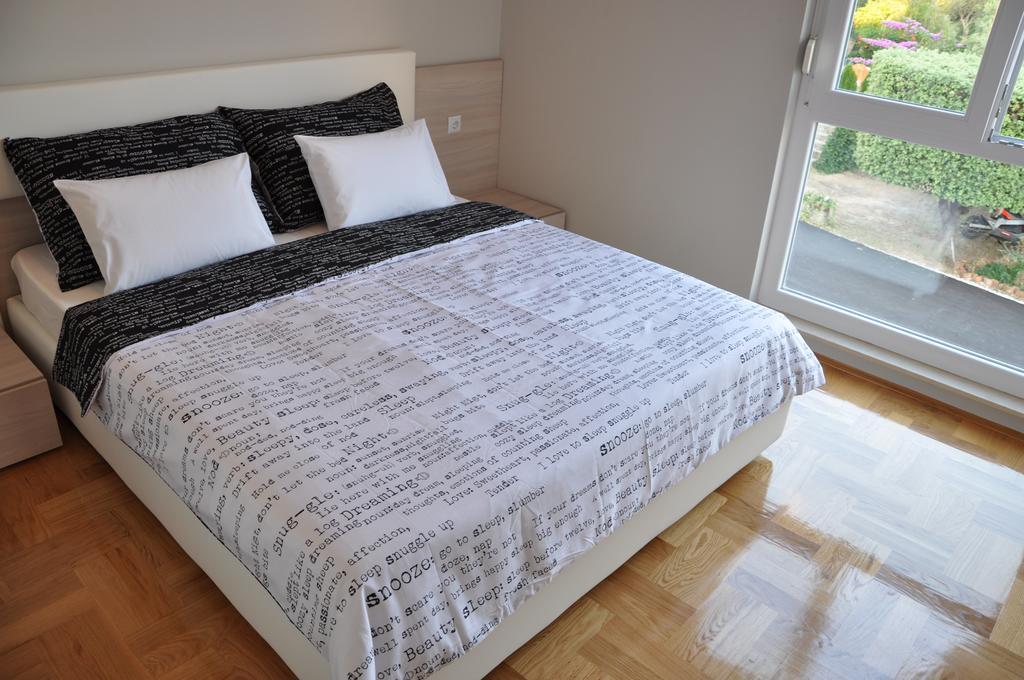 Apartments Prestige Петрчане Экстерьер фото