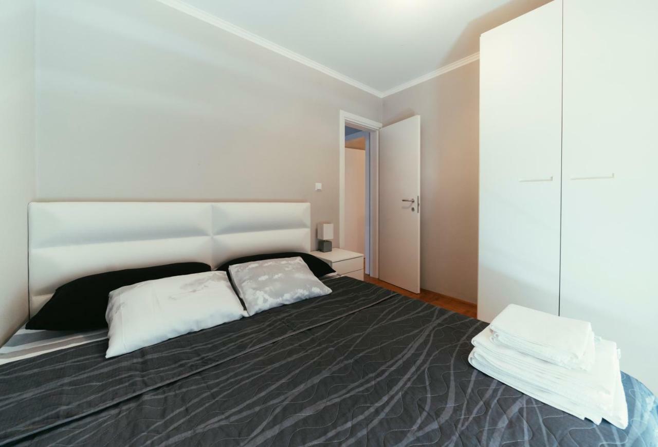 Apartments Prestige Петрчане Экстерьер фото