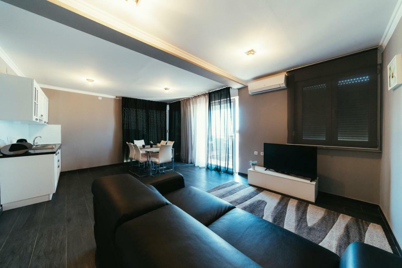 Apartments Prestige Петрчане Экстерьер фото