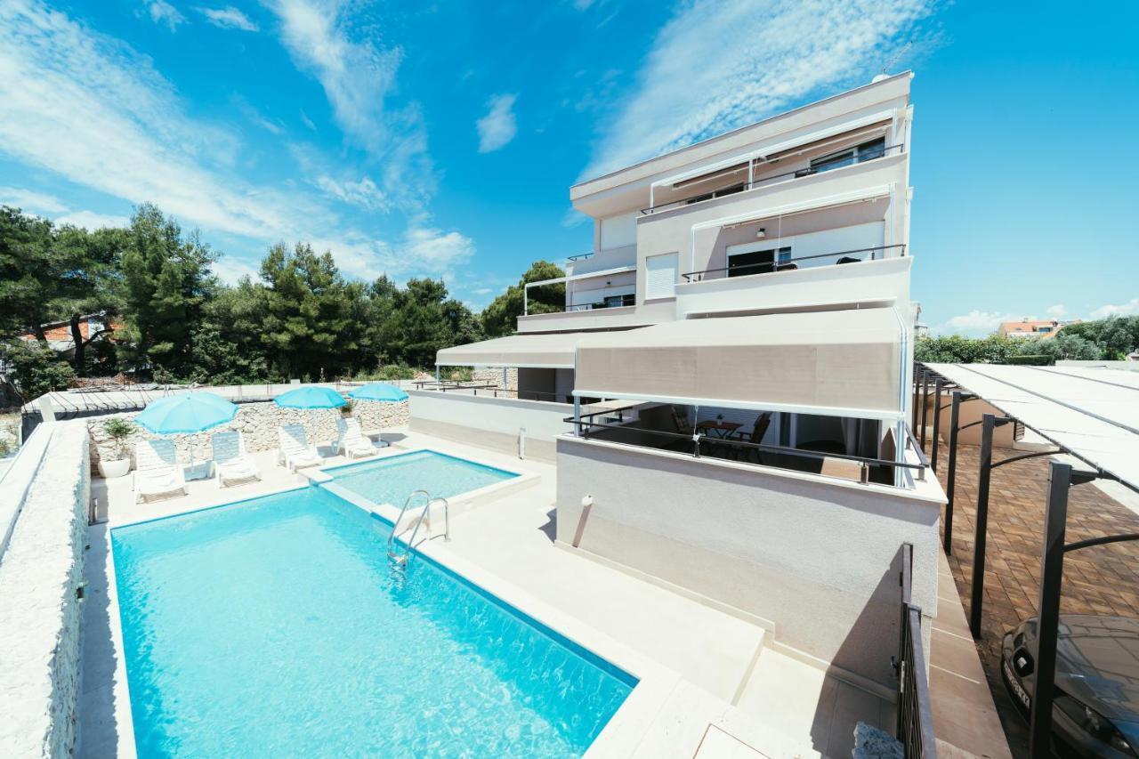 Apartments Prestige Петрчане Экстерьер фото