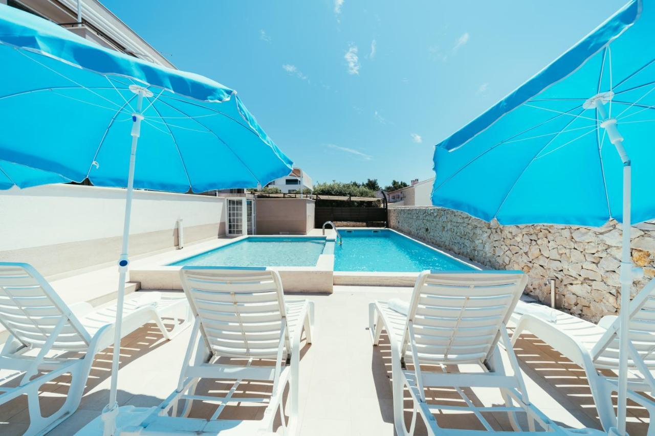 Apartments Prestige Петрчане Экстерьер фото